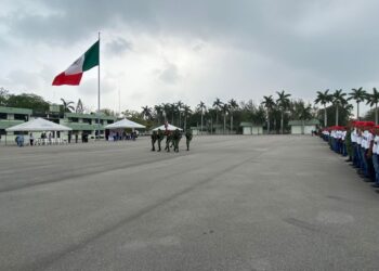 Toman protesta de bandera personal de los soldados del SMN en Tampico
