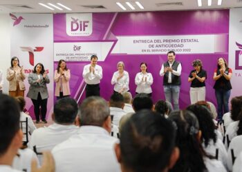 Entrega Dra. María de Villarreal Premio Estatal de Antigüedad a 46 Mensajeros de Paz
