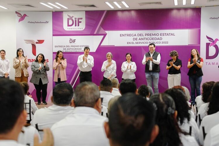 Entrega Dra. María de Villarreal Premio Estatal de Antigüedad a 46 Mensajeros de Paz