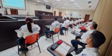 Capacitan a elementos de la Guardia Estatal de Género