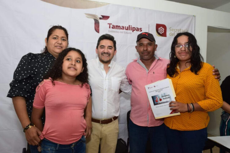 Secretaría del Trabajo coloca a diez trabajadores tamaulipecos para labores agrícolas en Canadá