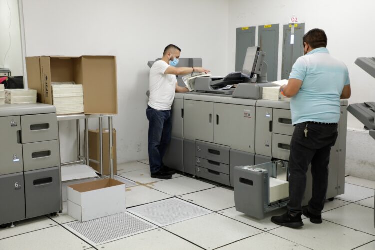 Imprime INE Listas Nominales para elecciones locales de Coahuila y Estado de México