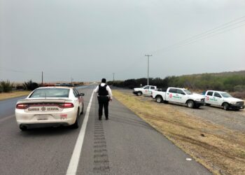 Alerta: Circulación cerrada por fuga de combustible en Carretera Federal 83
