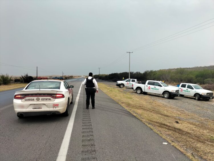 Alerta: Circulación cerrada por fuga de combustible en Carretera Federal 83