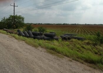Guardia Estatal brinda apoyo ante volcadura de tractocamión