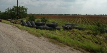 Guardia Estatal brinda apoyo ante volcadura de tractocamión