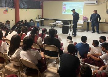 Reciben adolescentes de Reynosa pláticas de ciberseguridad
