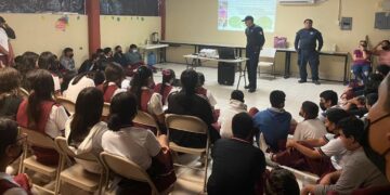 Reciben adolescentes de Reynosa pláticas de ciberseguridad
