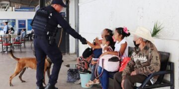 Binomios caninos de la Guardia Estatal mantienen vigilancia en Central de Autobuses