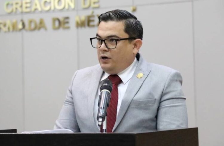 Recibe Diputado Marco Gallegos  quejas por maltrato en agencias del MP  