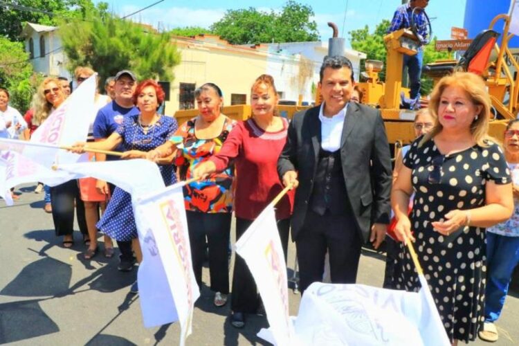 Activa alcalde más obras de rehabilitación de asfalto