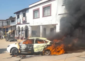 Reportan quema de un auto y disparos en Coatepec Harinas, Estado de México