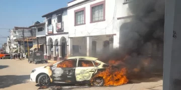 Reportan quema de un auto y disparos en Coatepec Harinas, Estado de México