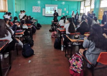 Guardia Estatal Cibernética orienta a adolescentes en uso seguro de internet