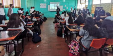 Guardia Estatal Cibernética orienta a adolescentes en uso seguro de internet