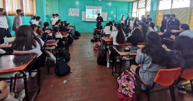 Guardia Estatal Cibernética orienta a adolescentes en uso seguro de internet