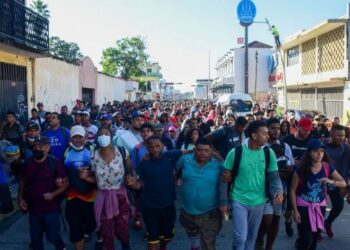 Cae 54% flujo de migrantes hacia EU con el final del Título 42, asegura Ebrard