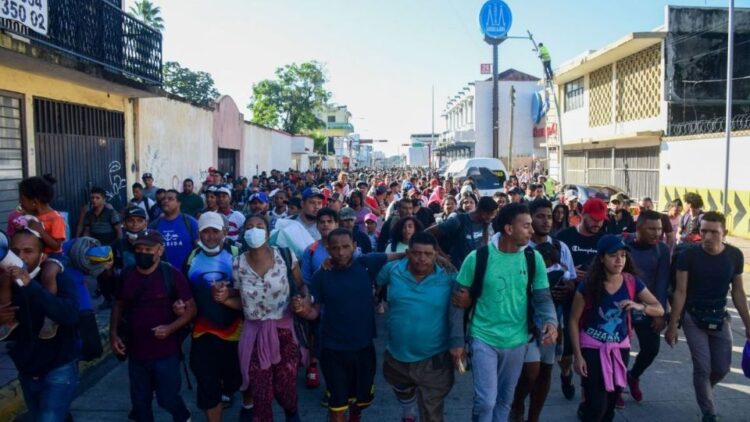 Cae 54% flujo de migrantes hacia EU con el final del Título 42, asegura Ebrard