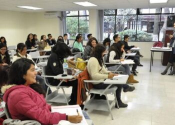 Regalo del Día del Maestro: AMLO anuncia que los profesores ganarán mínimo 16 mil pesos al mes