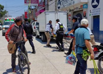 Terror en el tianguis: una niña es alcanzada por las balas durante un ataque directo contra un comerciante en Michoacán