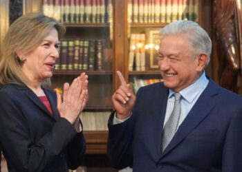 AMLO recibe en Palacio a asesora de EU para revisar tema migratorio, fentanilo y tráfico de armas