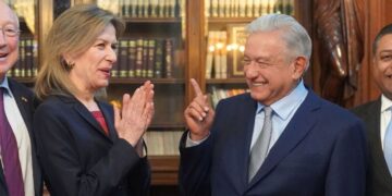 AMLO recibe en Palacio a asesora de EU para revisar tema migratorio, fentanilo y tráfico de armas