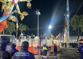 24 personas quedan atrapadas en un juego mecánico de la Feria de San Isidro en Metepec