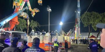 24 personas quedan atrapadas en un juego mecánico de la Feria de San Isidro en Metepec