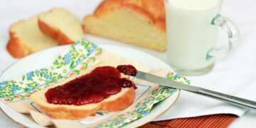 ¿Desayunas pan con mermelada diario? 3 razones por las que debes evitarlo