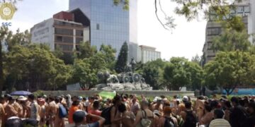 “Libérate de los prejuicios”: nudistas marchan hacia el Ángel de la Independencia