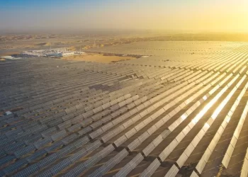 Nuevo proyecto de energía eléctrica de China en área desértica entra en funcionamiento