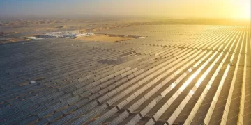 Nuevo proyecto de energía eléctrica de China en área desértica entra en funcionamiento