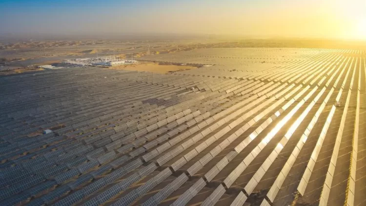 Nuevo proyecto de energía eléctrica de China en área desértica entra en funcionamiento