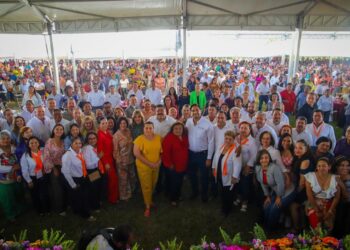 Rinde Gobierno de Reynosa homenaje a más de 5 Mil Maestros