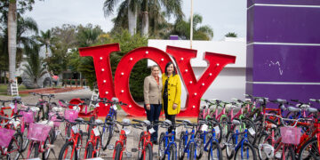 Entrega UAT donativo de bicicletas y herramientas de trabajo al DIF Tamaulipas