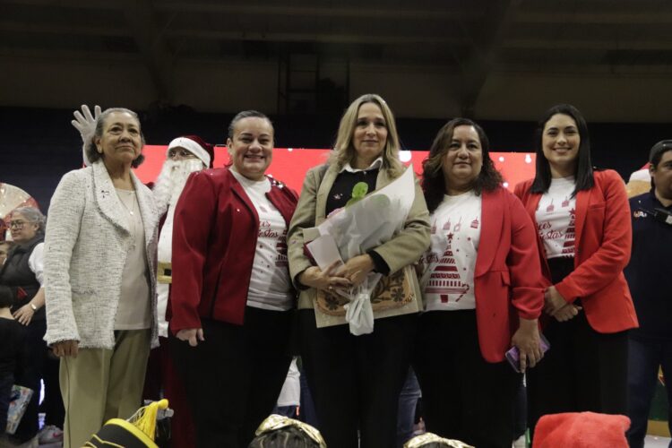 Preside esposa del rector festival navideño de la UAT 2023