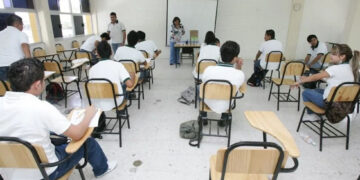 PISA 2022: Dos de cada tres estudiantes en México no alcanzan el nivel básico de aprendizajes en matemáticas