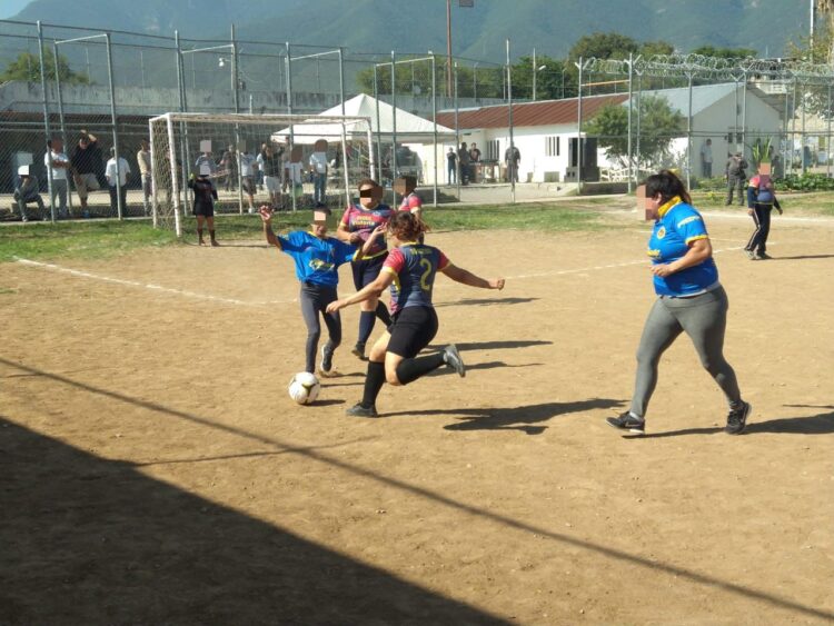 Personal de CEDES juega partido amistoso con internas