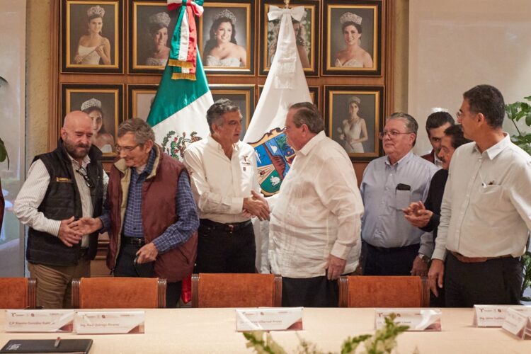 Presenta Américo proyecto del Dique El Moralillo
