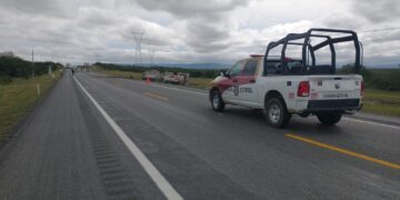 Alerta: Circulación cerrada en ambos carriles de la Carretera Federal 83 por volcadura de pipa