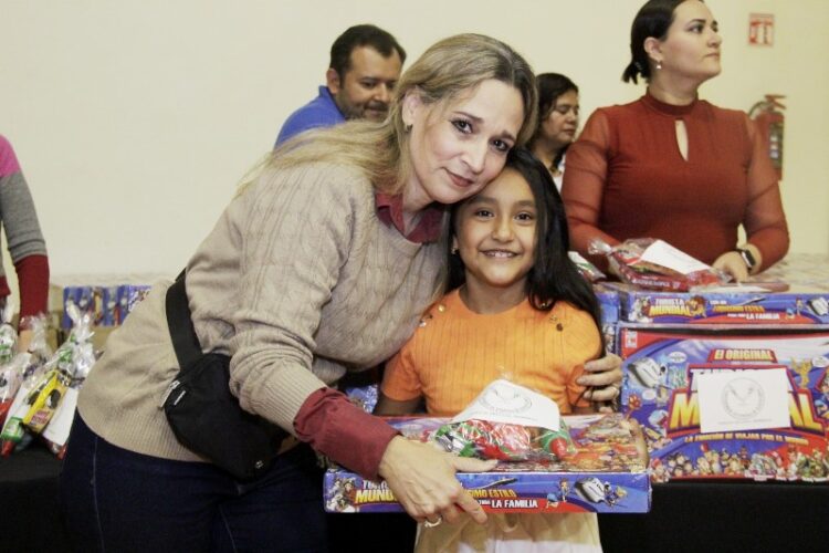 Ofrece UAT festejo infantil navideño a hijos del personal sindicalizado