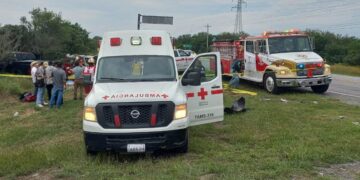 Saldo de 13 personas lesionadas y una fallecida en fuerte choque