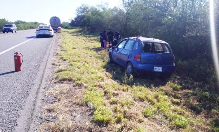 Guardia Estatal auxilia personas lesionadas en volcadura por tramo Victoria-Nuevo Padilla.