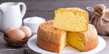Si buscas un bizcocho húmedo y esponjoso entonces esta opción con queso crema será tu favorita