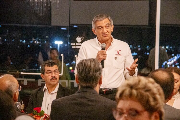 Respalda gobernador proyecto del rector Dámaso Anaya