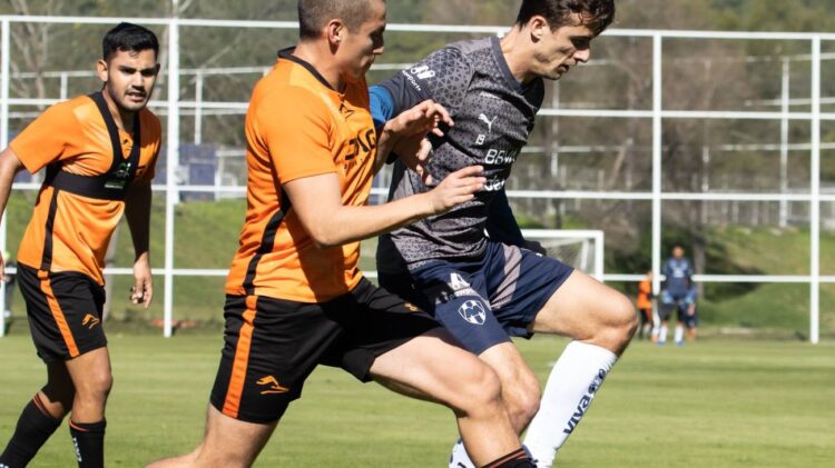 Vencen rayados a correcaminos