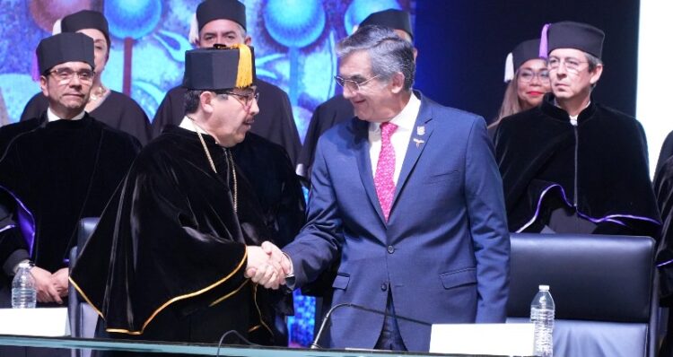 Dámaso Anaya rinde juramento como rector de la UAT ante la asamblea universitaria