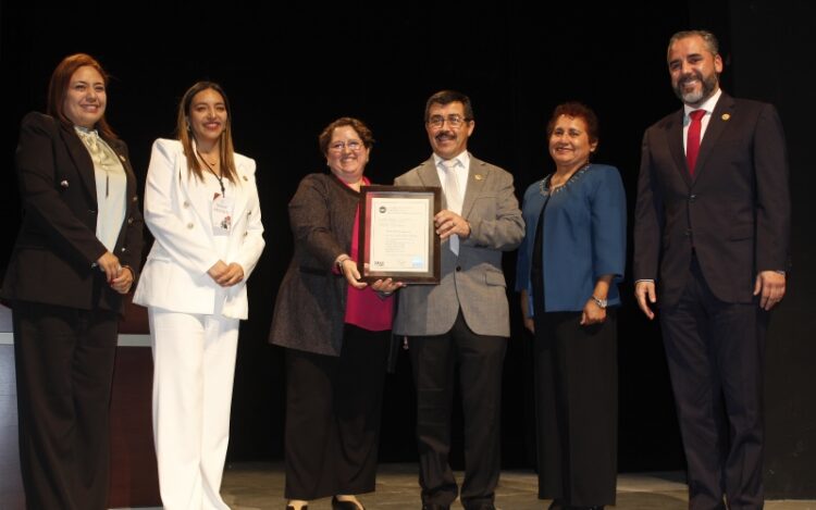 Recibe la UAT reconocimientos a la calidad educativa
