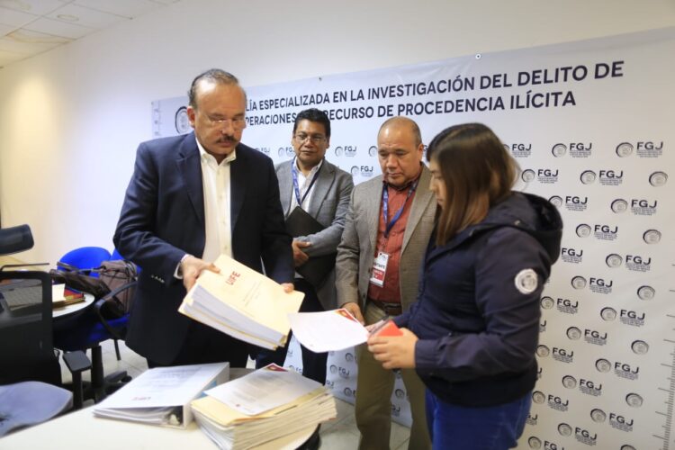 Amplía UIFE denuncia contra Mario López por corrupción