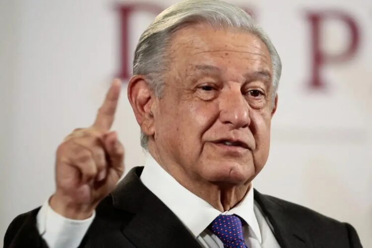 AMLO pide aplazar las reformas del aguinaldo, paternidad y la jornada laboral